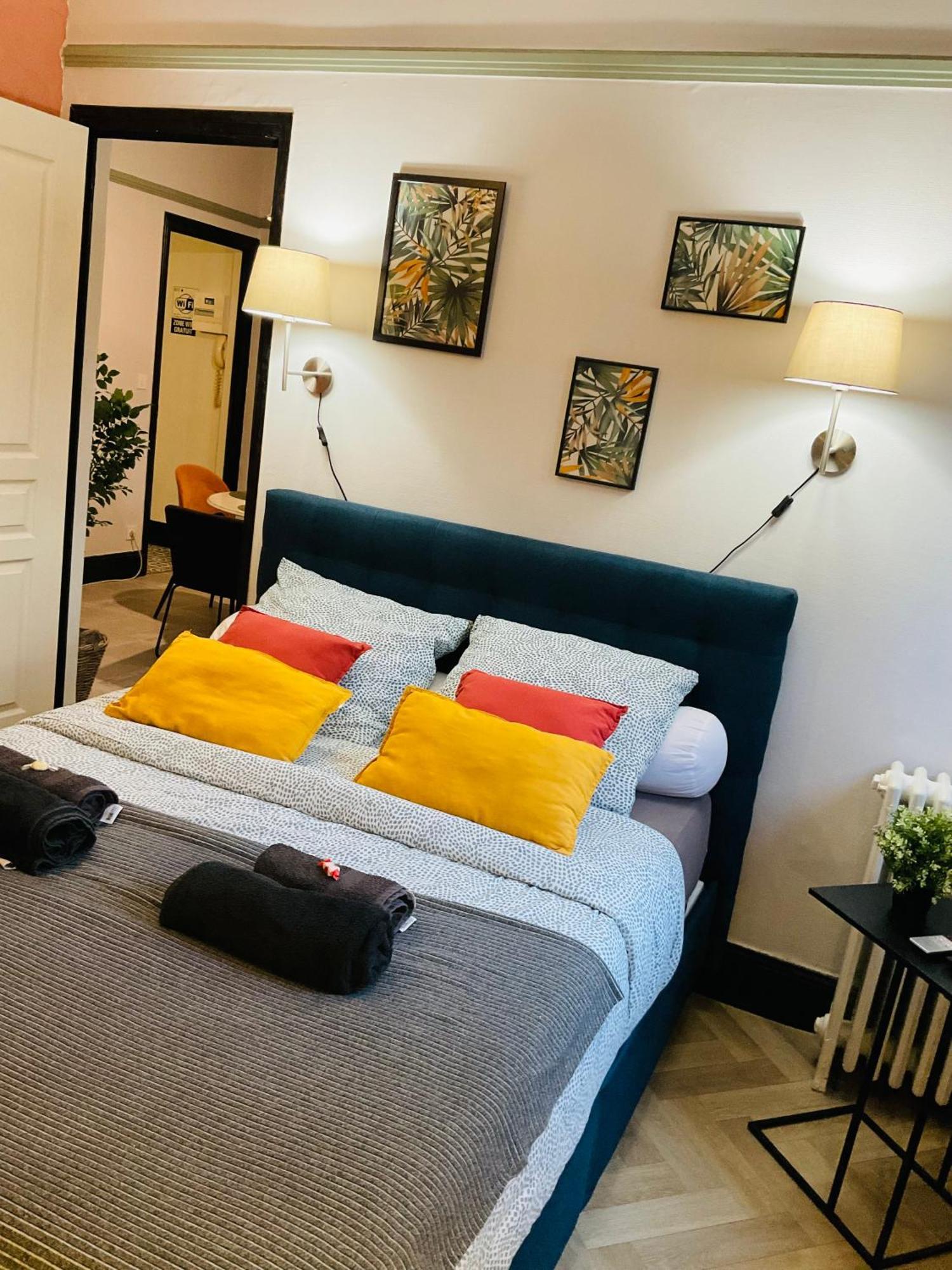 Les Loges Du Theatre Degustation Champagne Offerte Jacuzzi Sauna Jeux Velos Maison Prive 150M2 Historique 14Pers Max Emplacement Exceptionnel Et Chic, 200M De L'Avenue De Champagne, Gare, Musee, Jardins, Restaurations, Toutes Commodites Épernay Exterior foto