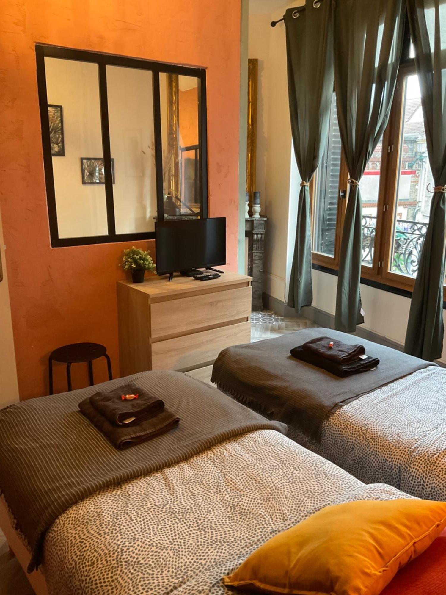 Les Loges Du Theatre Degustation Champagne Offerte Jacuzzi Sauna Jeux Velos Maison Prive 150M2 Historique 14Pers Max Emplacement Exceptionnel Et Chic, 200M De L'Avenue De Champagne, Gare, Musee, Jardins, Restaurations, Toutes Commodites Épernay Exterior foto