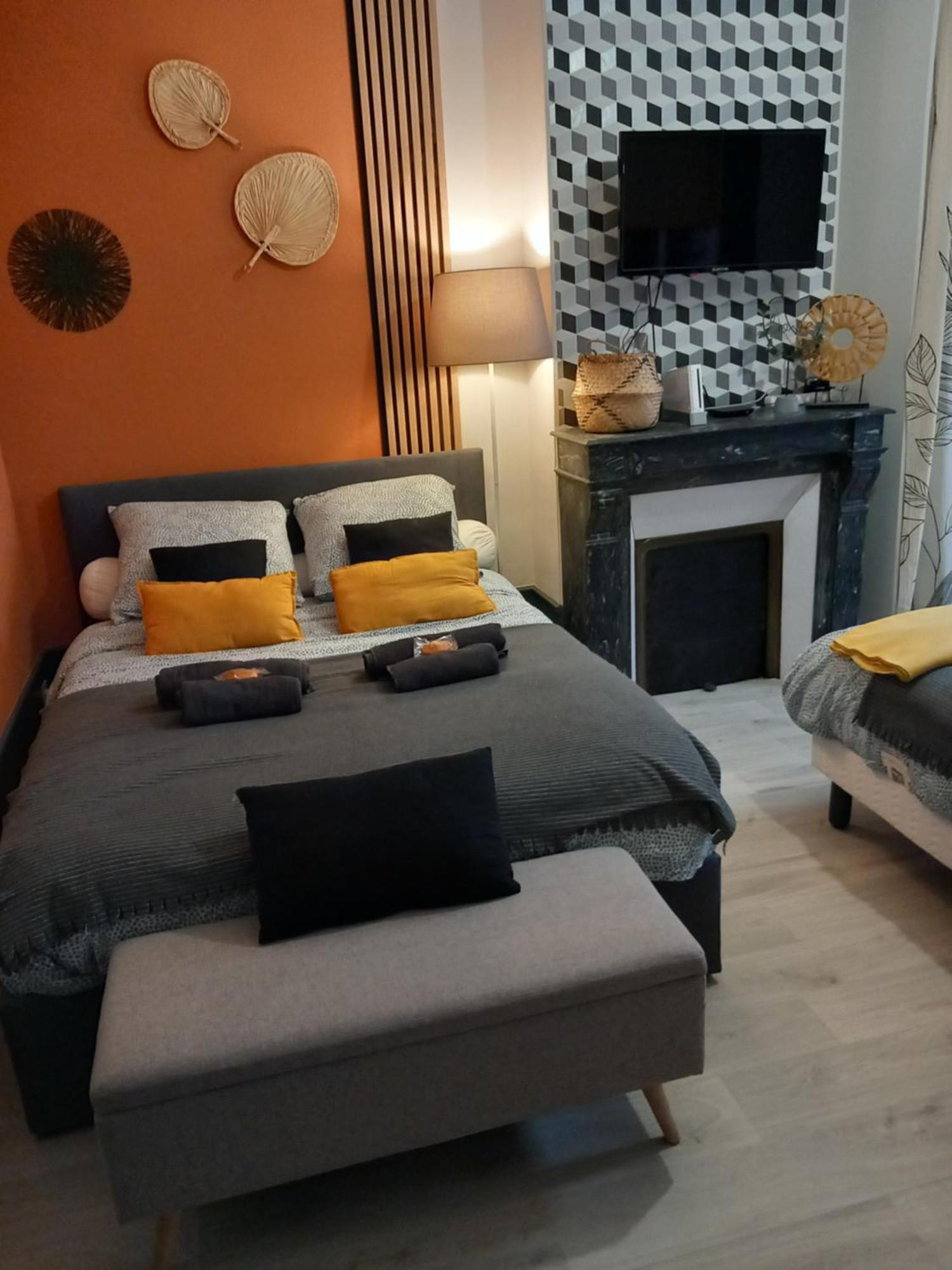 Les Loges Du Theatre Degustation Champagne Offerte Jacuzzi Sauna Jeux Velos Maison Prive 150M2 Historique 14Pers Max Emplacement Exceptionnel Et Chic, 200M De L'Avenue De Champagne, Gare, Musee, Jardins, Restaurations, Toutes Commodites Épernay Exterior foto